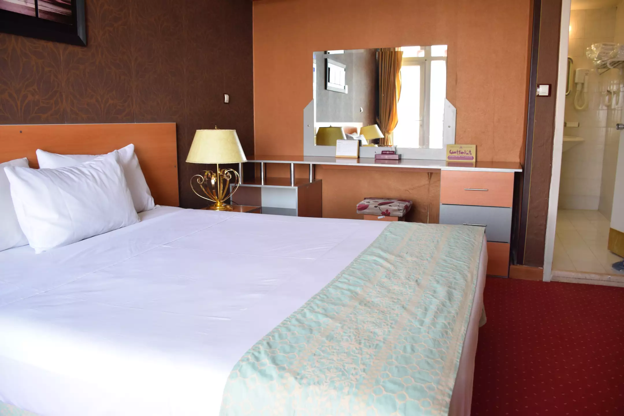 Alibaba https://cdn.alibaba.ir/ostorage/hotel-accommodation-images/69674b146b43e2b9afa3bdaf_سوئیت جونیور یا نرمال یا استاندارد (1).webp